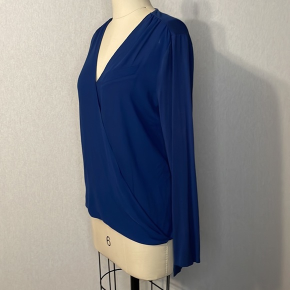 Vince Camuto, wrapped top - Picture 3 of 12